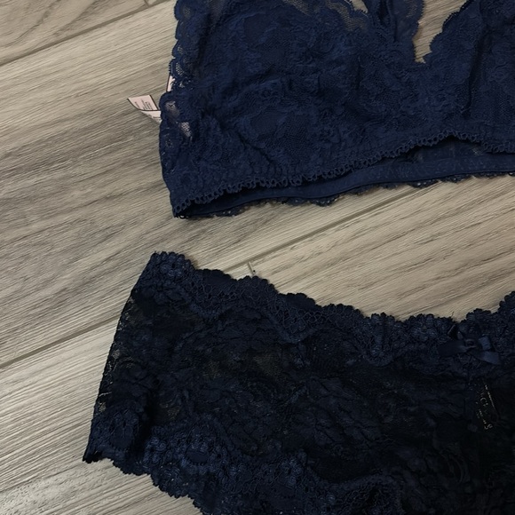 Victorias Secret Navy Blue Lace Set - Picture 2 of 4